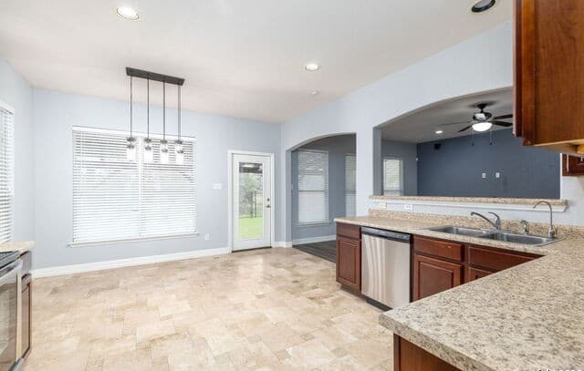 4-bedroom rental at 1206 Pinnacle falls in San Antonio, TX — photo 5