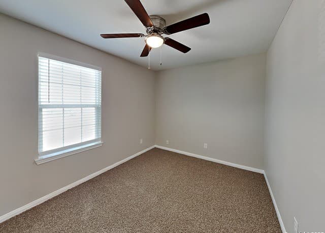 4-bedroom rental at 4823 Sahara Vlys in San Antonio, TX — photo 4