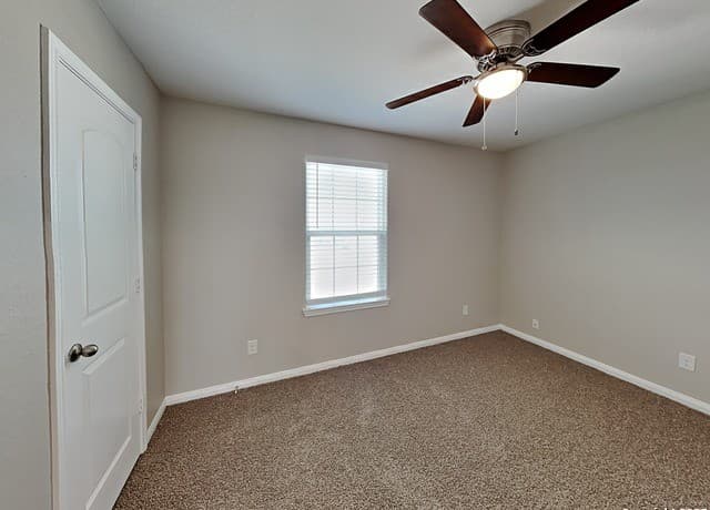 4-bedroom rental at 4823 Sahara Vlys in San Antonio, TX — photo 5