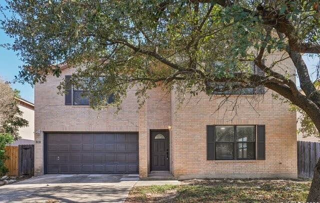 4-bedroom rental at 8110 Stagwood Hill in San Antonio, TX — photo 2