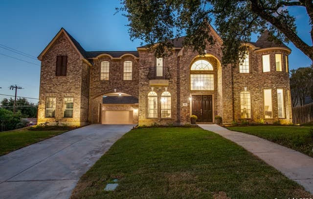 5-bedroom rental at 701 Morningside in Terrell Hills, TX — photo 1