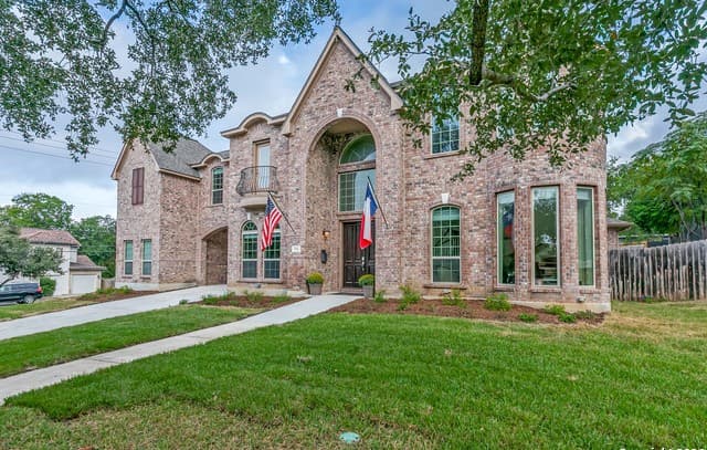 5-bedroom rental at 701 Morningside in Terrell Hills, TX — photo 3