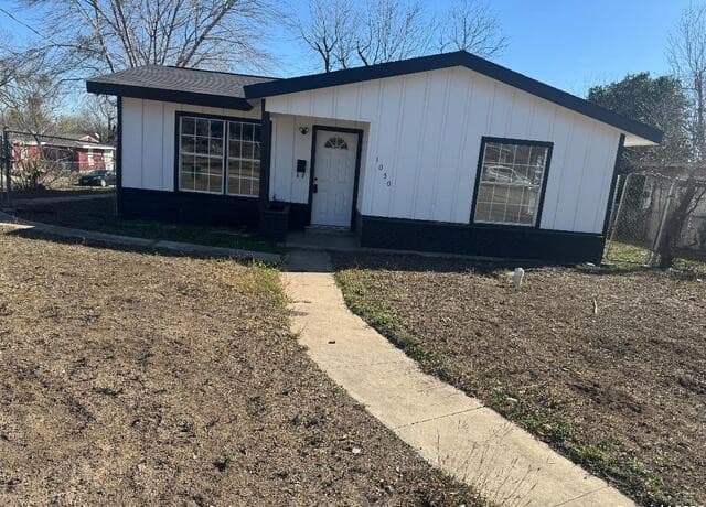 3-bedroom rental at 1050 Nw 38th St in San Antonio, TX — photo 3