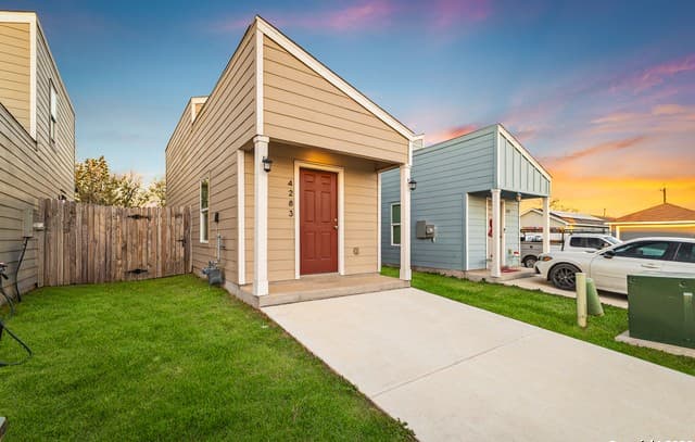 1-bedroom rental at 4283 Thalweg in San Antonio, TX — photo 3