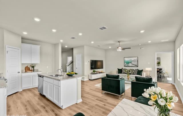4-bedroom rental at 8632 Rucker Pond Trail in San Antonio, TX — photo 5