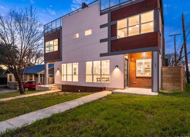 3-bedroom rental at 159 Davis court Unit 102 in San Antonio, TX — photo 1