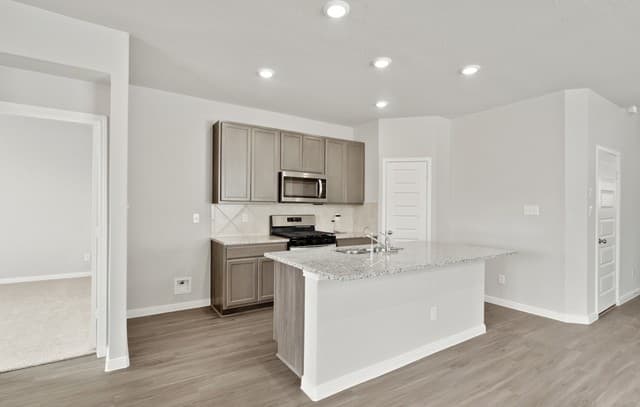 3-bedroom rental at 8554 Catnip Pass in Elmendorf, TX — photo 5