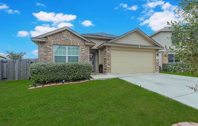 3-bedroom rental at 730 Pelican in San Antonio, TX — photo 2