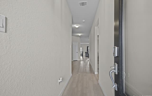4-bedroom rental at 6651 Beehive in San Antonio, TX — photo 3