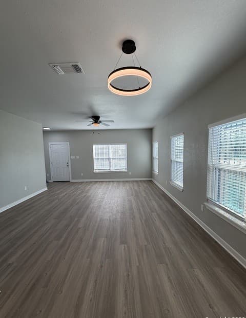 3-bedroom rental at 2975 Martin Luther King in San Antonio, TX — photo 3
