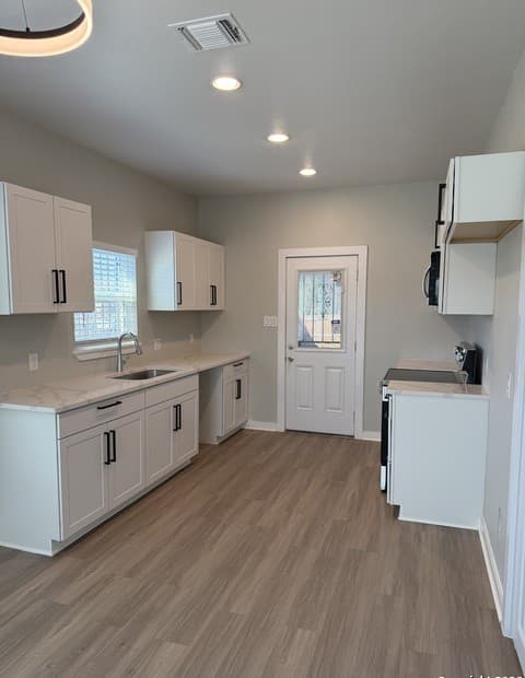 3-bedroom rental at 2975 Martin Luther King in San Antonio, TX — photo 4