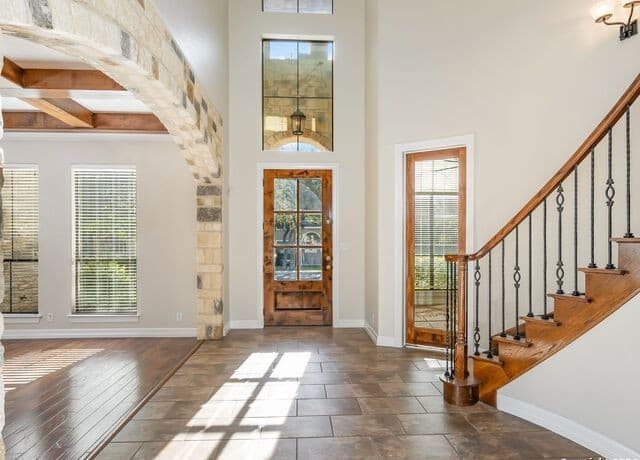 5-bedroom rental at 303 Regent Circle in San Antonio, TX — photo 5