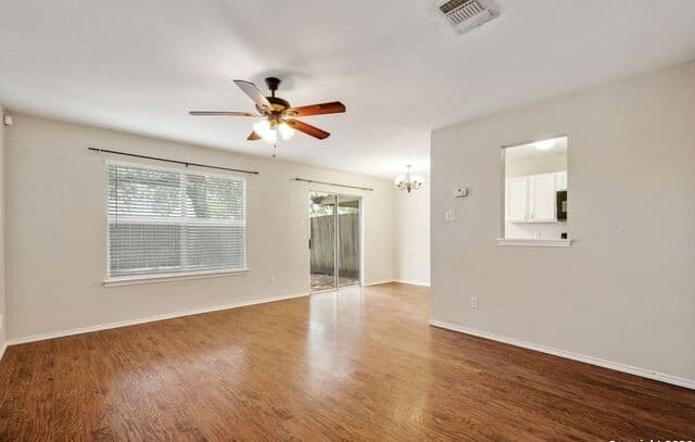 3-bedroom rental at 6546 Bufflehead Bend in Leon Valley, TX — photo 3