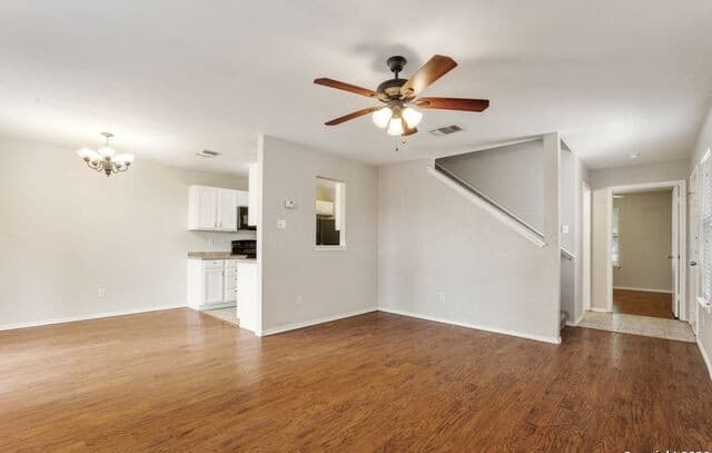 3-bedroom rental at 6546 Bufflehead Bend in Leon Valley, TX — photo 4