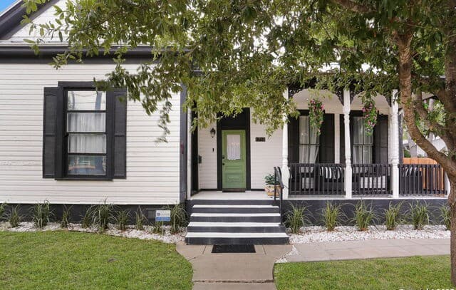 3-bedroom rental at 1712 N Pine in San Antonio, TX — photo 3