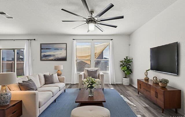 4-bedroom rental at 7702 Stable in San Antonio, TX — photo 3