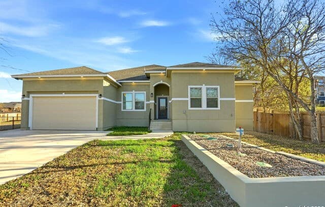 5-bedroom rental at 7802 Clearwater Blvd in Selma, TX — photo 4