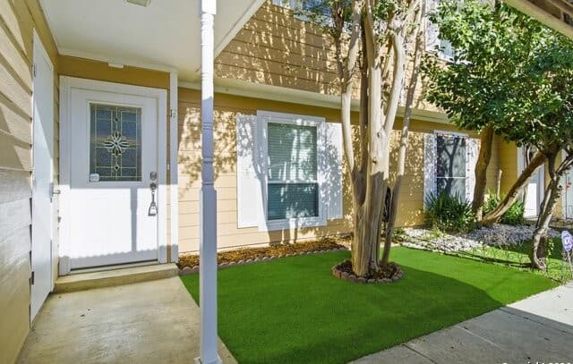 3-bedroom rental at 7322 Oak Manor #19 Unit 19 in San Antonio, TX — photo 2