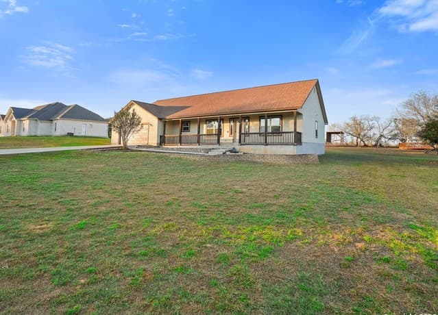 Home for sale at 312 Edgehill in Pleasanton, TX — photo 2