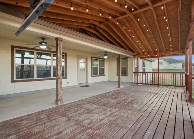 Home for sale at 312 Edgehill in Pleasanton, TX — photo 5