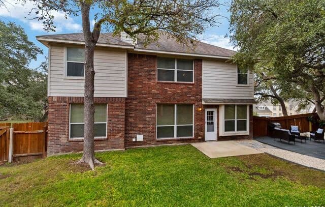 5-bedroom rental at 10119 Ramblin River in San Antonio, TX — photo 2