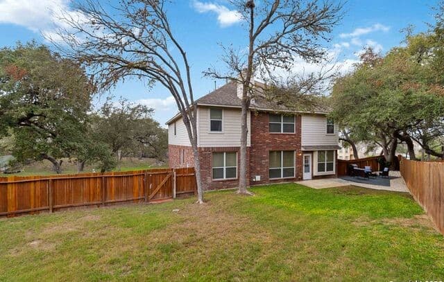 5-bedroom rental at 10119 Ramblin River in San Antonio, TX — photo 3