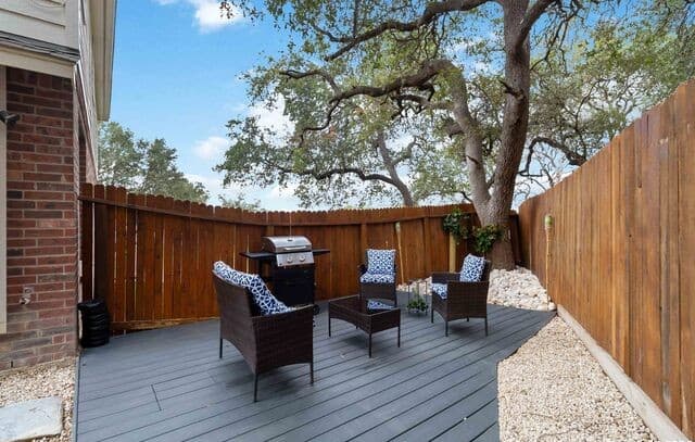 5-bedroom rental at 10119 Ramblin River in San Antonio, TX — photo 4