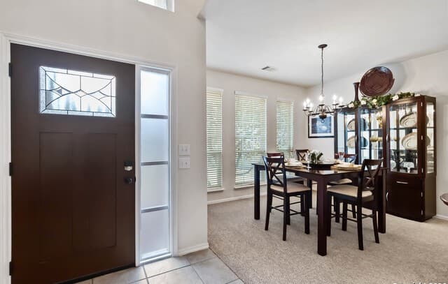 5-bedroom rental at 10119 Ramblin River in San Antonio, TX — photo 5