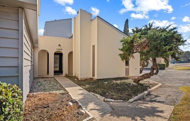 3-bedroom rental at 519 Millwood in San Antonio, TX — photo 3