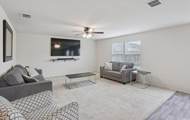 5-bedroom rental at 11935 Longfellow Ranch in San Antonio, TX — photo 4