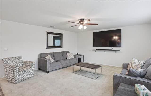 5-bedroom rental at 11935 Longfellow Ranch in San Antonio, TX — photo 5
