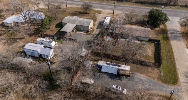 3-bedroom rental at 505 State Highway 173 in Hondo, TX — photo 2