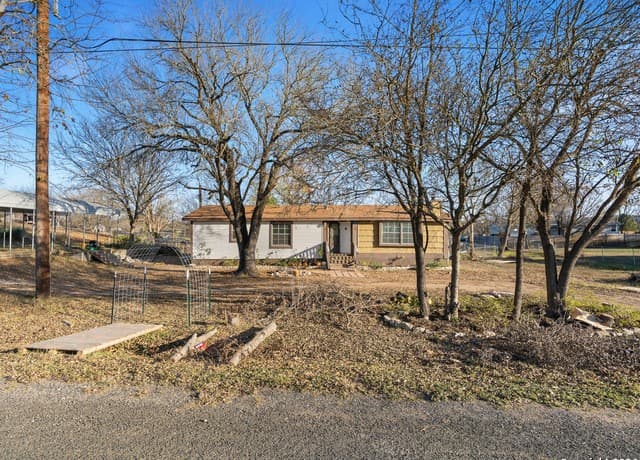 3-bedroom rental at 13634 Owl Tree in San Antonio, TX — photo 2