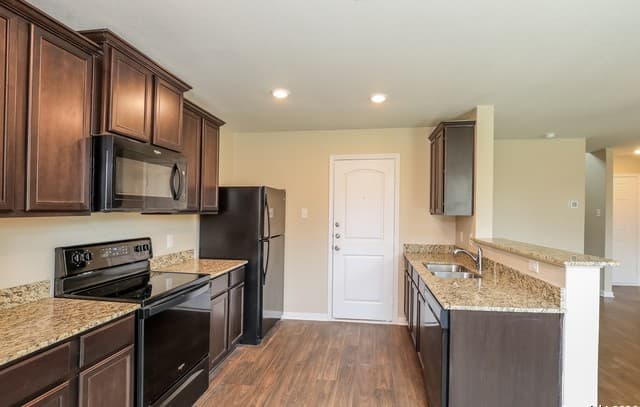 3-bedroom rental at 7213 Romaire in San Antonio, TX — photo 3