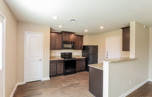 3-bedroom rental at 7213 Romaire in San Antonio, TX — photo 4