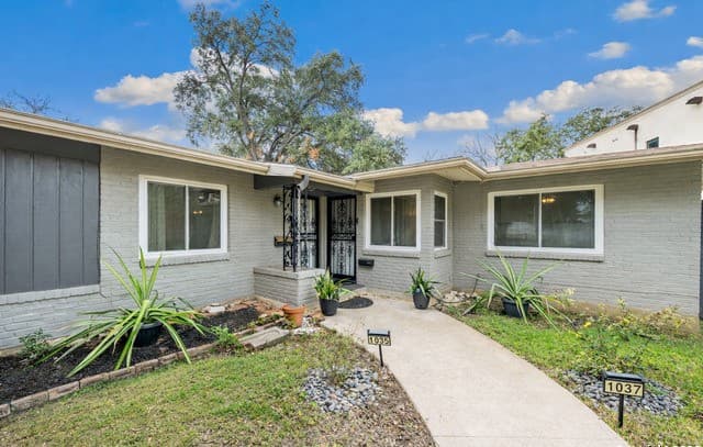 rental at 1035 Shook in San Antonio, TX — photo 1
