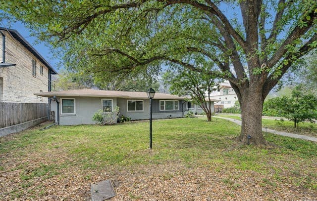 rental at 1035 Shook in San Antonio, TX — photo 3