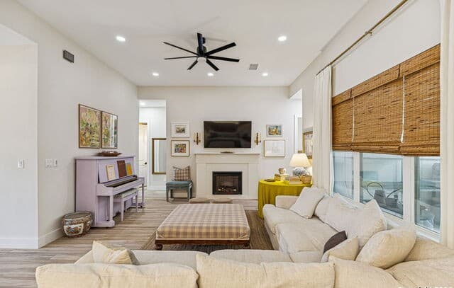 Home for sale at 108 Parlin Ln in Fredericksburg, TX — photo 4