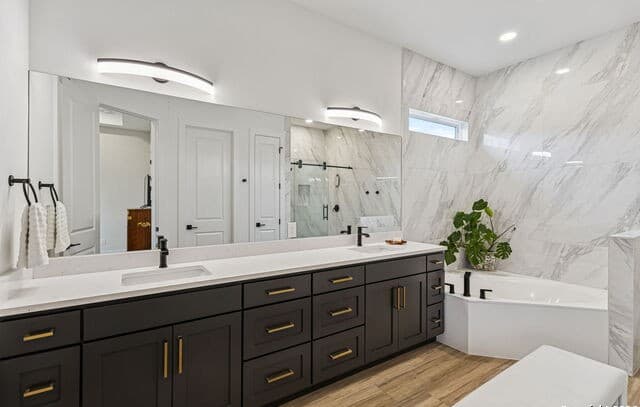 Home for sale at 108 Parlin Ln in Fredericksburg, TX — photo 5