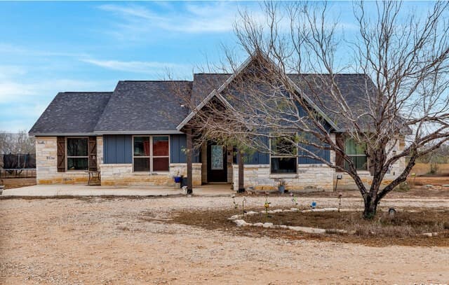 4-bedroom rental at 8400 West FM 140 in Charlotte, TX — photo 2