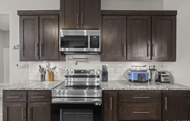 4-bedroom rental at 438 Rosewood Dr in La Vernia, TX — photo 3