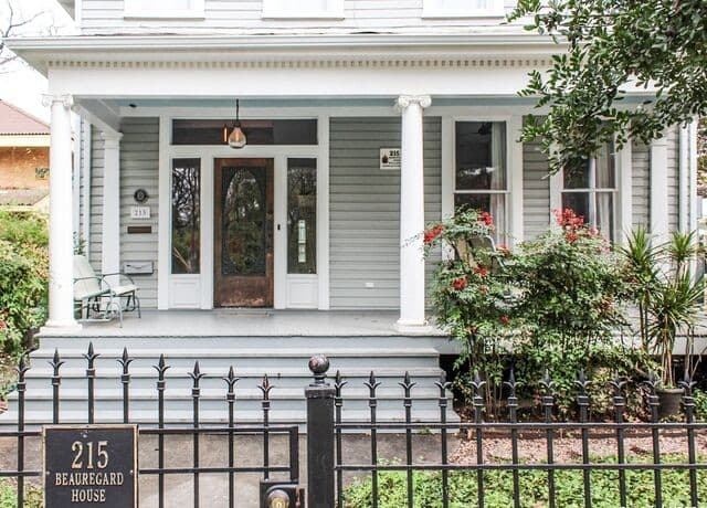 4-bedroom rental at 215 Beauregard in San Antonio, TX — photo 2