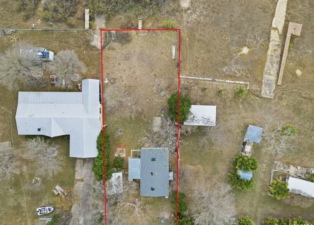 2-bedroom rental at 727 Private Road 1516 in Bandera, TX — photo 3