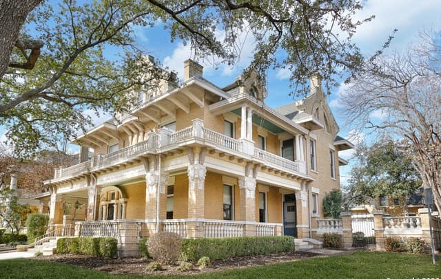 3-bedroom home for sale at 501 W French PL in San Antonio TX