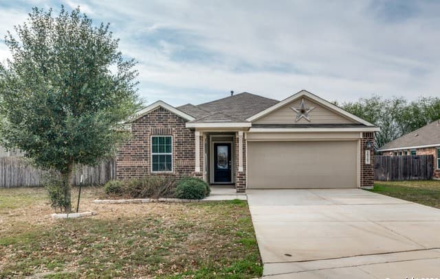 3-bedroom rental at 10307 Owl Woods in Schertz, TX — photo 2