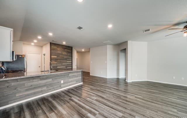 3-bedroom rental at 10307 Owl Woods in Schertz, TX — photo 5