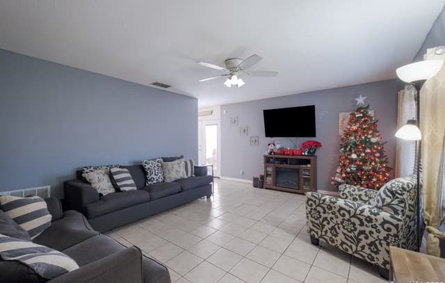 3-bedroom rental at 4063 Gallery Sun Dr in San Antonio, TX — photo 4