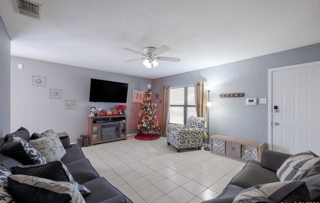 3-bedroom rental at 4063 Gallery Sun Dr in San Antonio, TX — photo 5