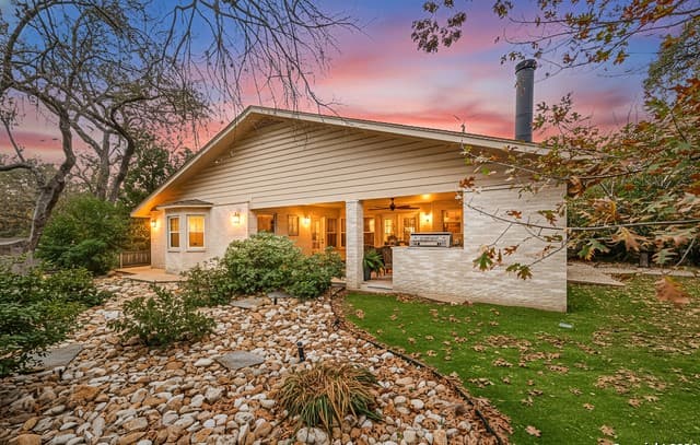 4-bedroom rental at 338 Prinz Dr in San Antonio, TX — photo 2