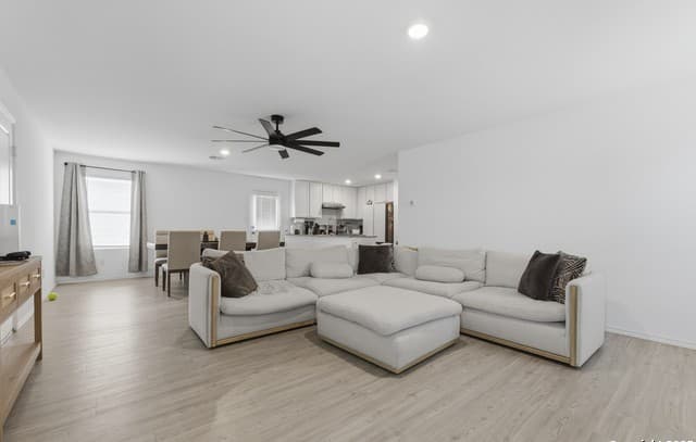 3-bedroom rental at 13923 Jersey Cow in San Antonio, TX — photo 4